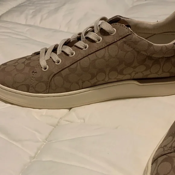 NEW Y2K -Authentic Coach Woman’s Tan Patterned Sneakers - Picture 8 of 12